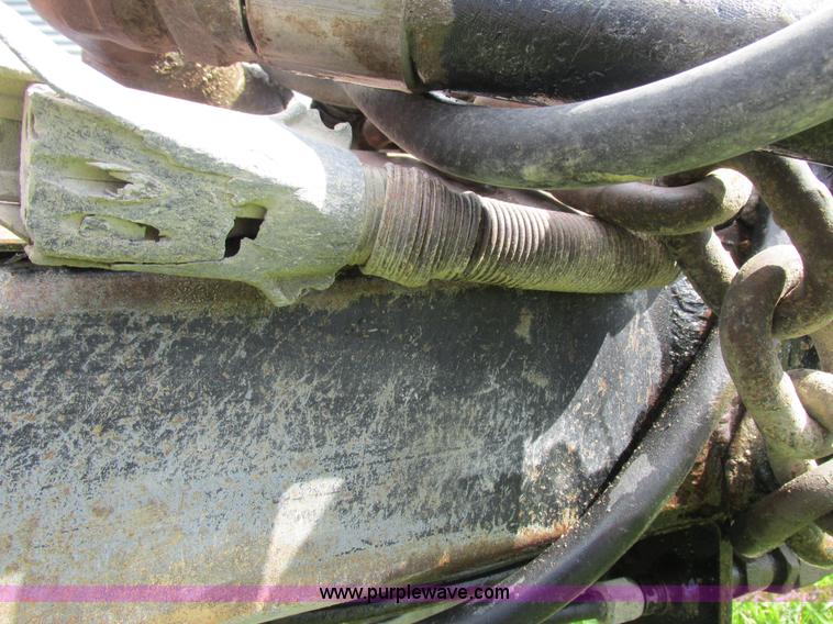 image for item I8969 2000 Wheeler pup trailer