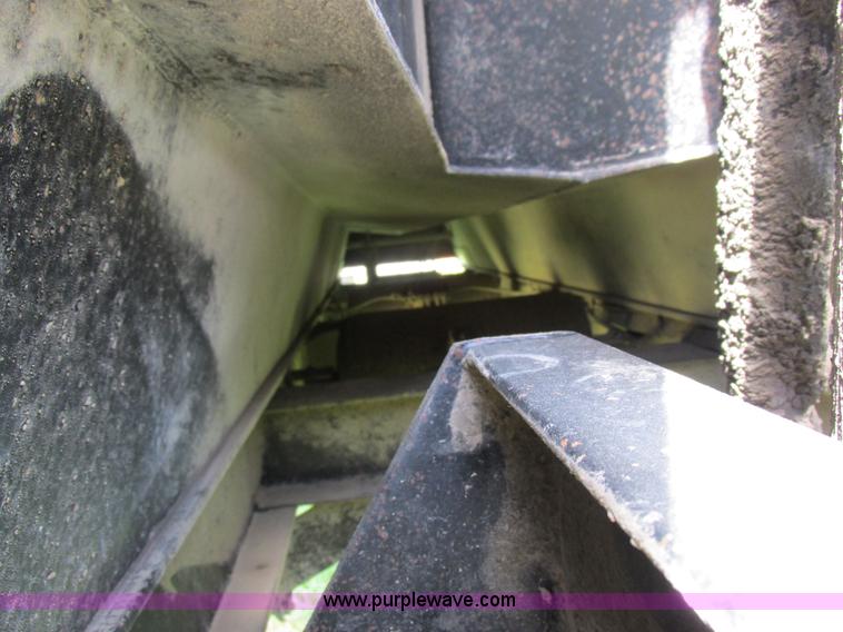 image for item I8969 2000 Wheeler pup trailer