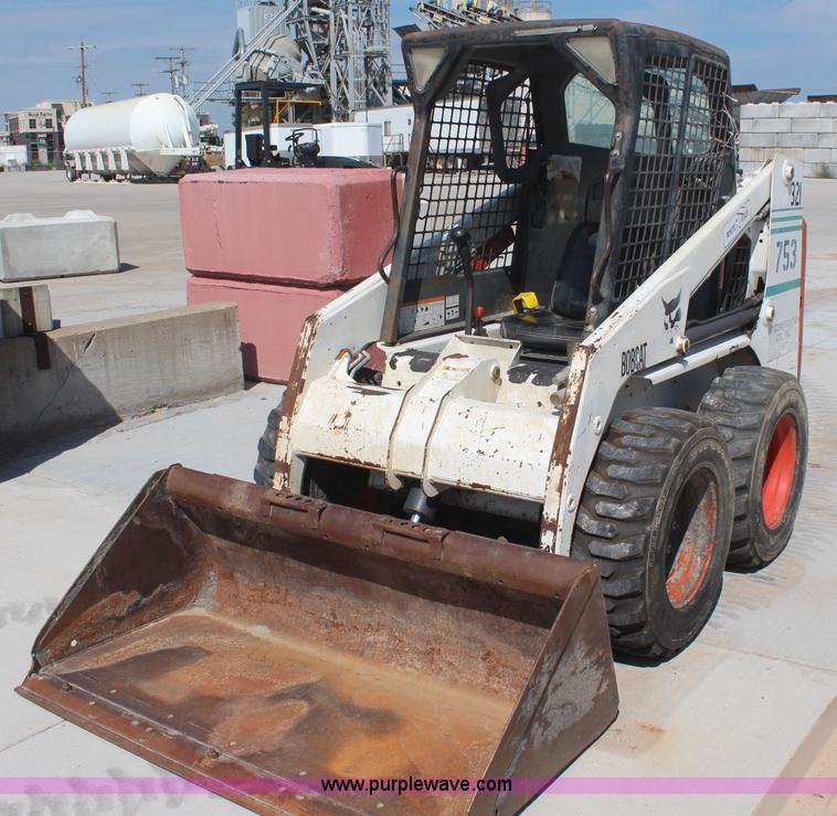 image for item J2031 2001 Bobcat 753G skid steer