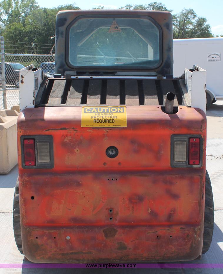 image for item J2031 2001 Bobcat 753G skid steer