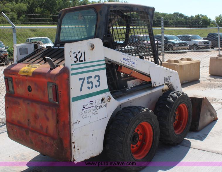 image for item J2031 2001 Bobcat 753G skid steer