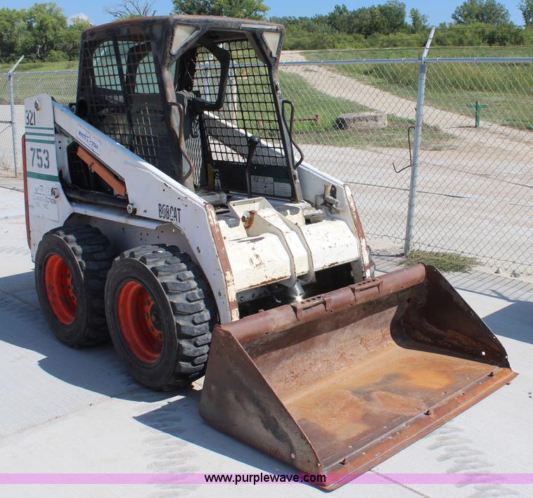 image for item J2031 2001 Bobcat 753G skid steer