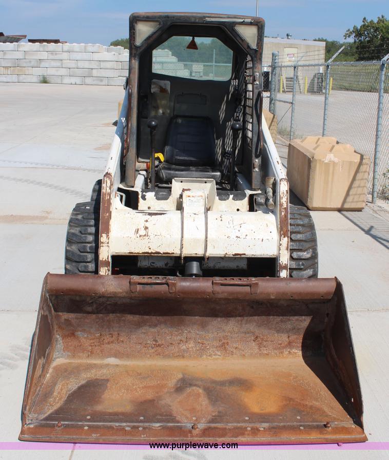 image for item J2031 2001 Bobcat 753G skid steer