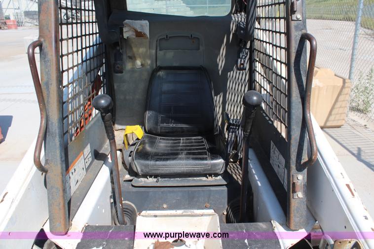image for item J2031 2001 Bobcat 753G skid steer