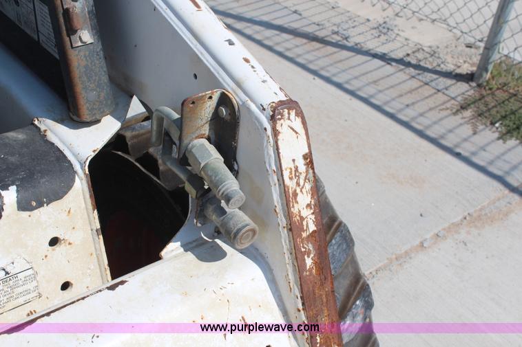 image for item J2031 2001 Bobcat 753G skid steer