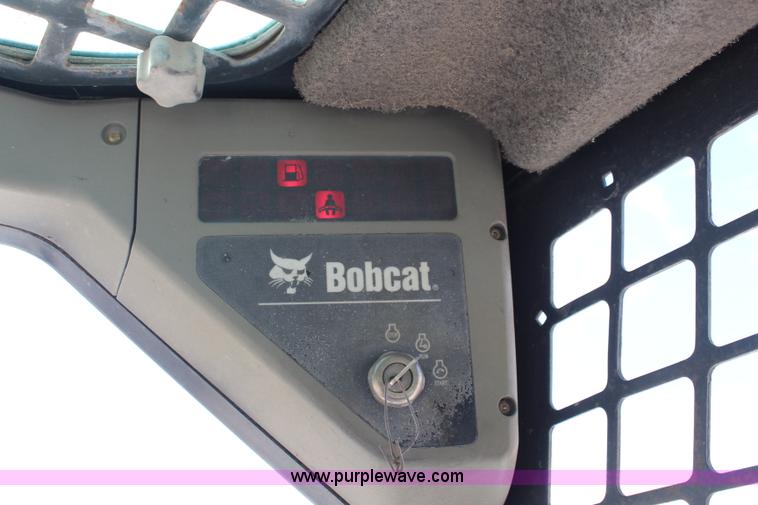 image for item J2031 2001 Bobcat 753G skid steer