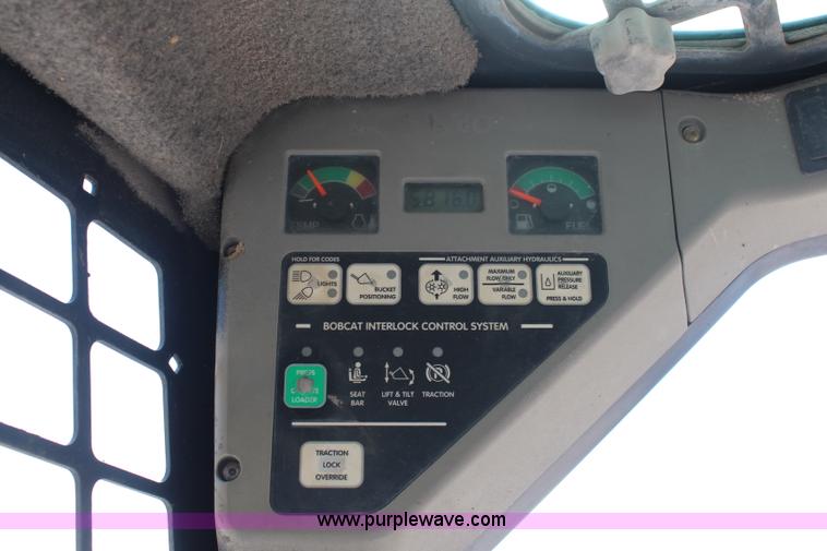 image for item J2031 2001 Bobcat 753G skid steer