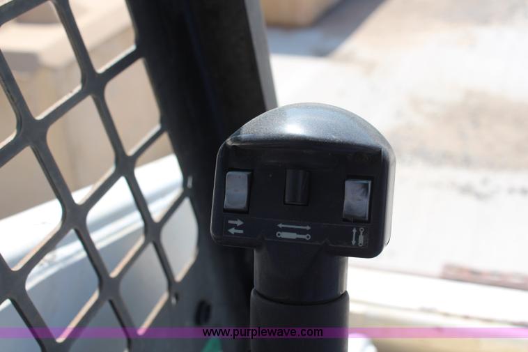 image for item J2031 2001 Bobcat 753G skid steer