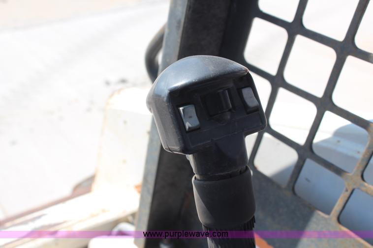 image for item J2031 2001 Bobcat 753G skid steer