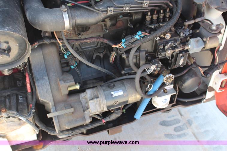 image for item J2031 2001 Bobcat 753G skid steer