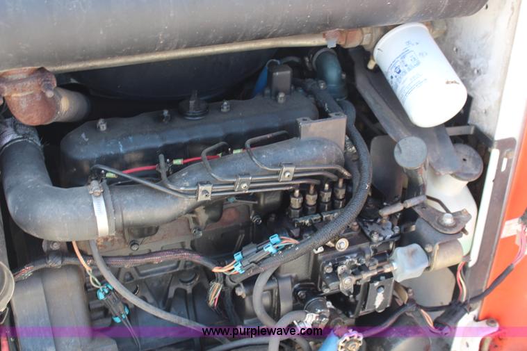 image for item J2031 2001 Bobcat 753G skid steer