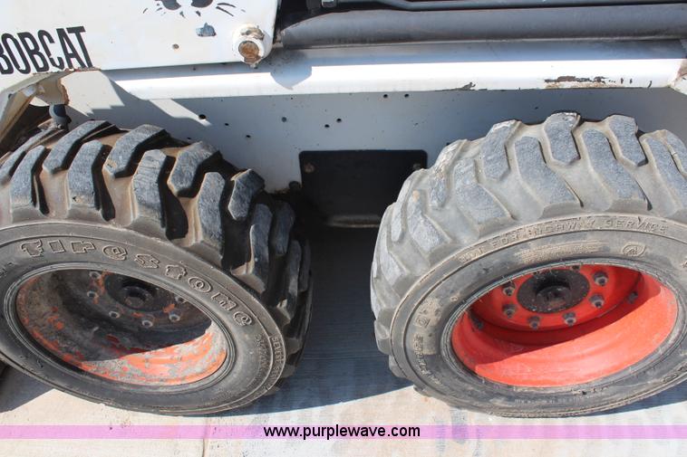 image for item J2031 2001 Bobcat 753G skid steer