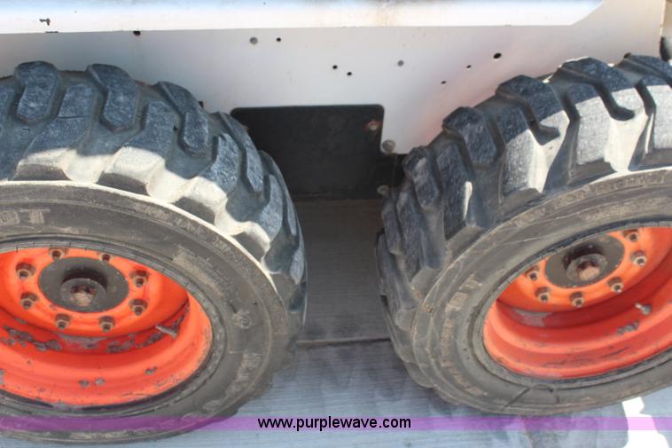 image for item J2031 2001 Bobcat 753G skid steer