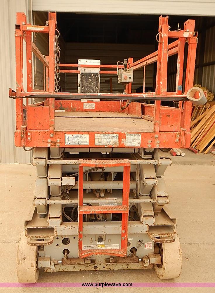 image for item J3105 1999 Skyjack III 4626 scissor lift