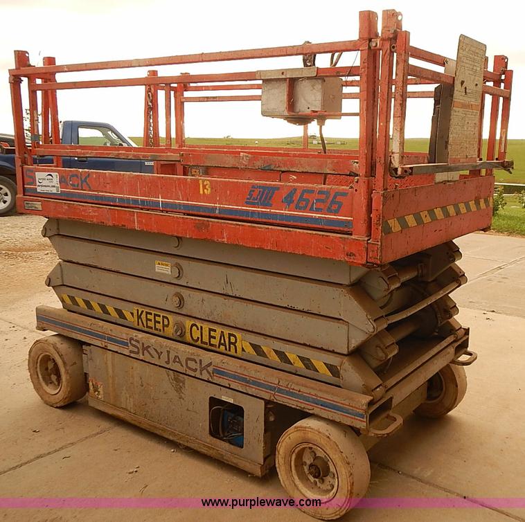 image for item J3105 1999 Skyjack III 4626 scissor lift