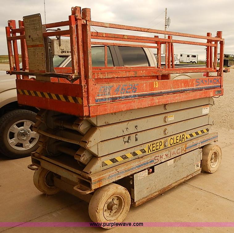 image for item J3105 1999 Skyjack III 4626 scissor lift