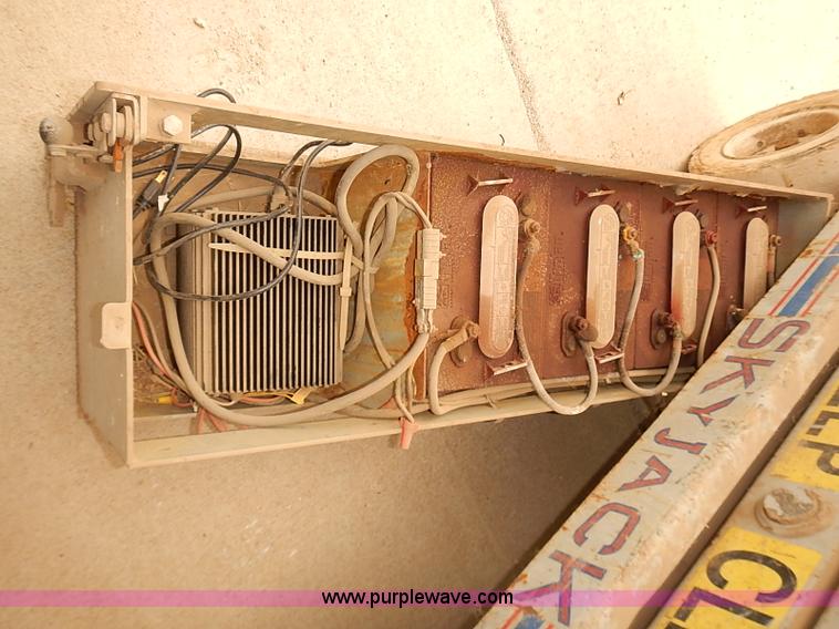 image for item J3105 1999 Skyjack III 4626 scissor lift