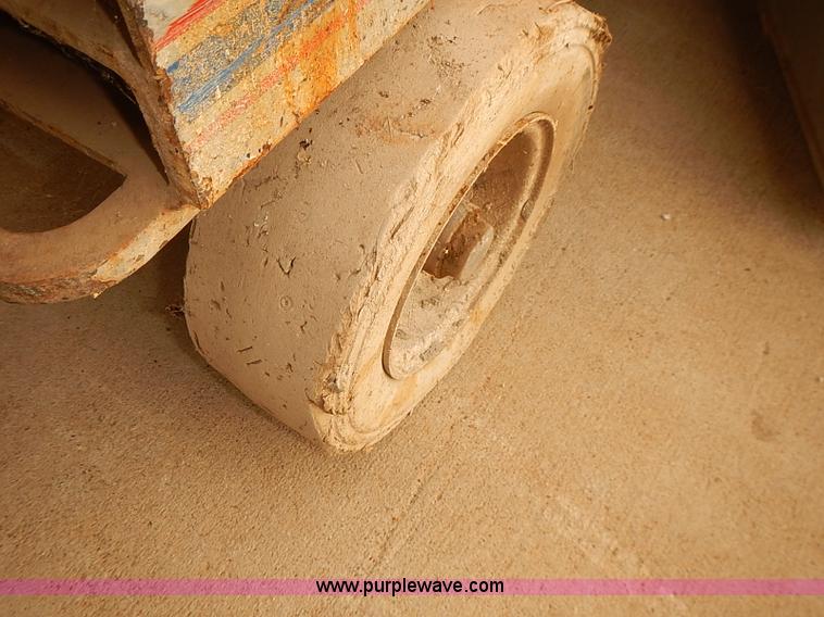 image for item J3105 1999 Skyjack III 4626 scissor lift