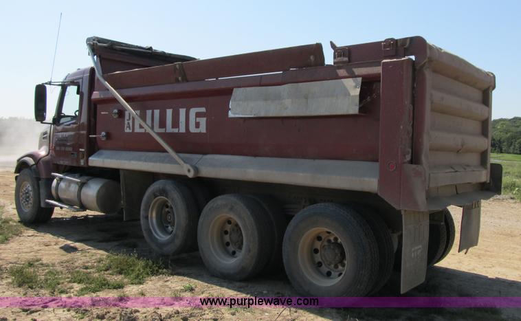 image for item Z9128 2002 Volvo VHD64F triple axle dump truck
