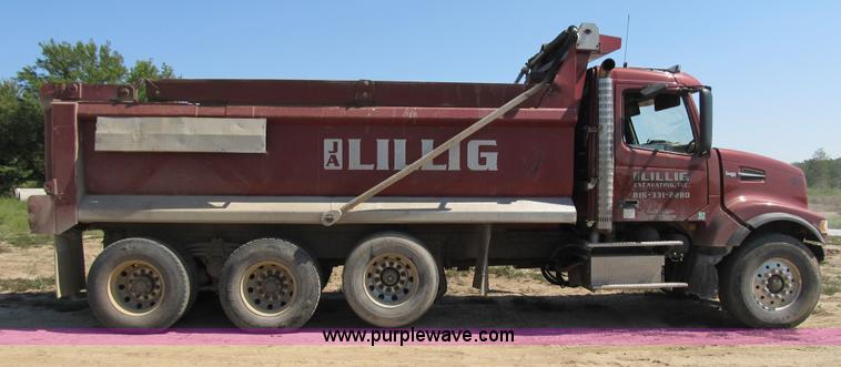 image for item Z9128 2002 Volvo VHD64F triple axle dump truck