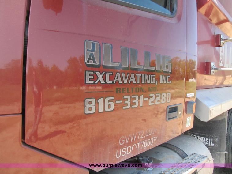 image for item Z9128 2002 Volvo VHD64F triple axle dump truck