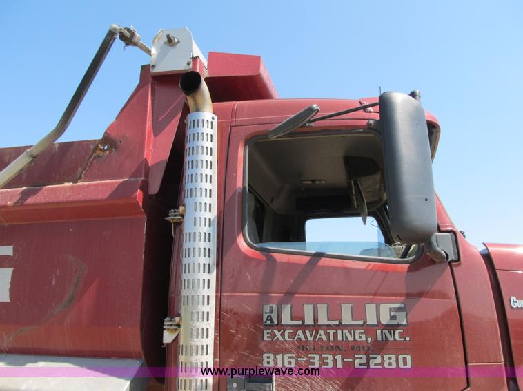 image for item Z9128 2002 Volvo VHD64F triple axle dump truck