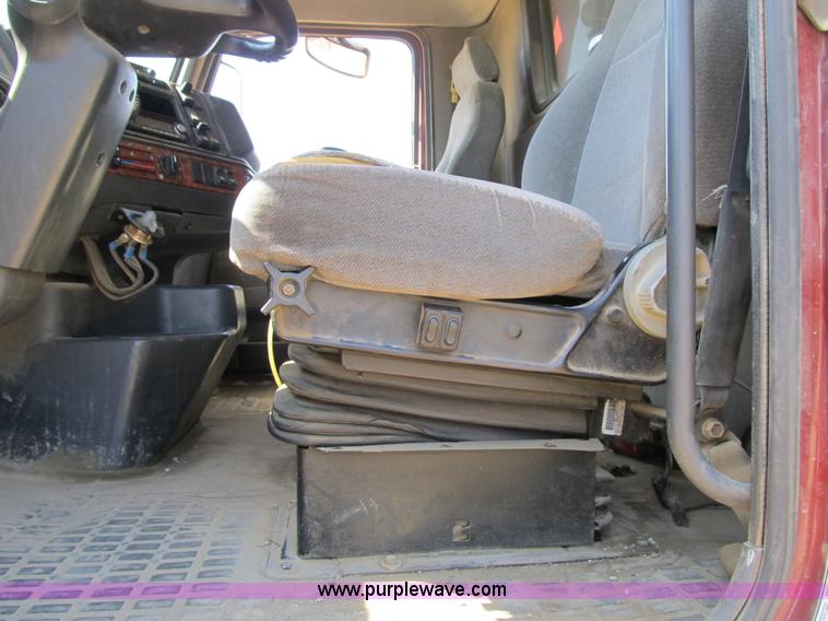 image for item Z9128 2002 Volvo VHD64F triple axle dump truck