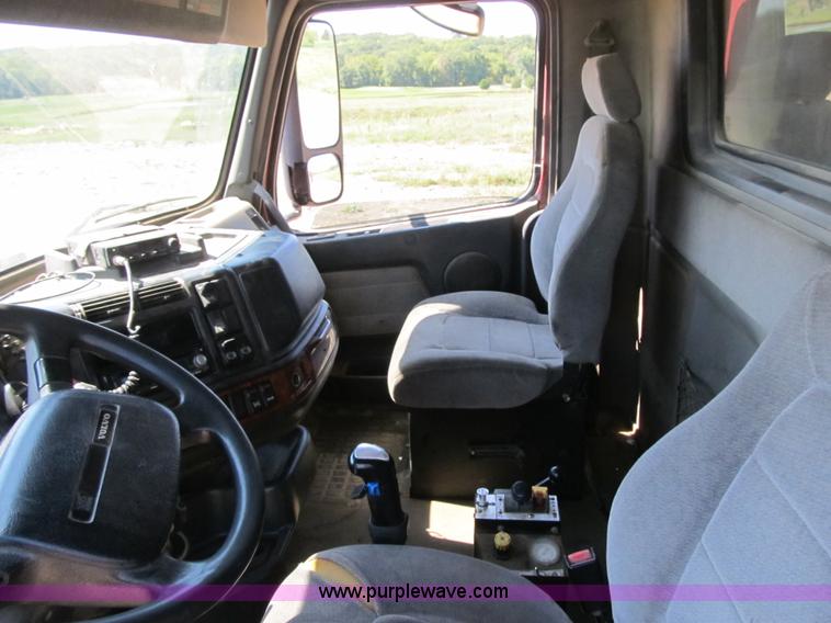 image for item Z9128 2002 Volvo VHD64F triple axle dump truck