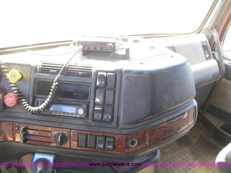 image for item Z9128 2002 Volvo VHD64F triple axle dump truck