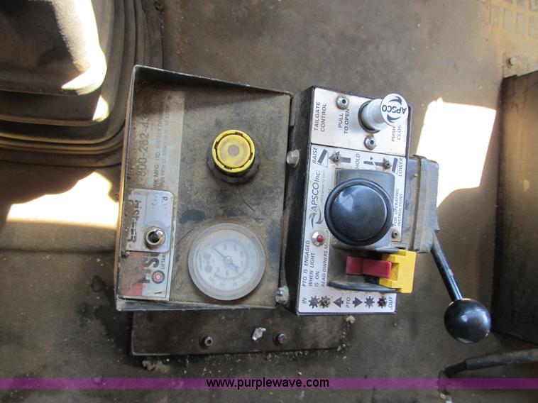 image for item Z9128 2002 Volvo VHD64F triple axle dump truck