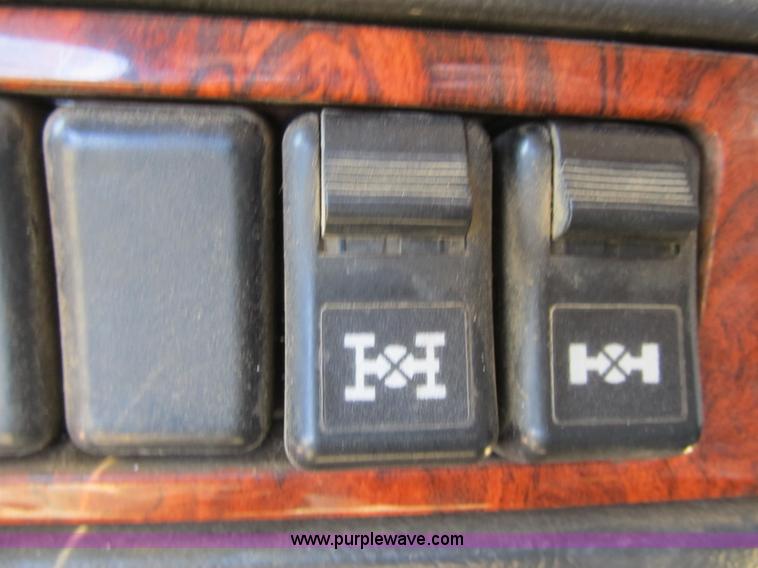 image for item Z9128 2002 Volvo VHD64F triple axle dump truck