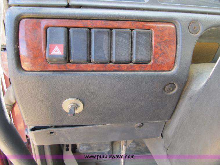 image for item Z9128 2002 Volvo VHD64F triple axle dump truck