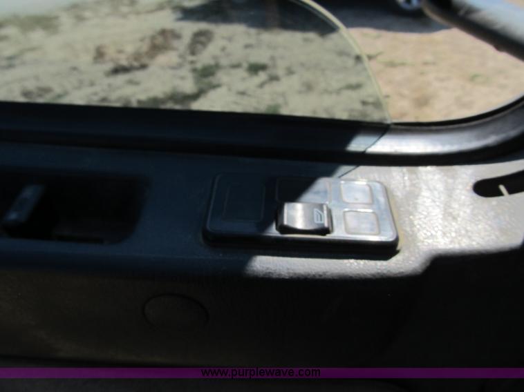 image for item Z9128 2002 Volvo VHD64F triple axle dump truck