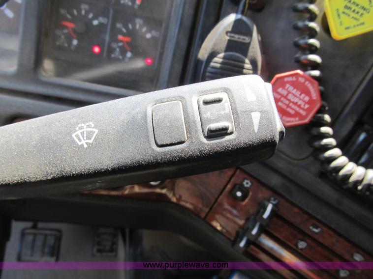 image for item Z9128 2002 Volvo VHD64F triple axle dump truck