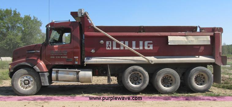 image for item Z9128 2002 Volvo VHD64F triple axle dump truck