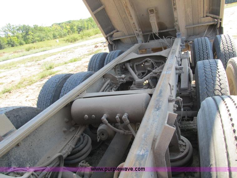 image for item Z9128 2002 Volvo VHD64F triple axle dump truck