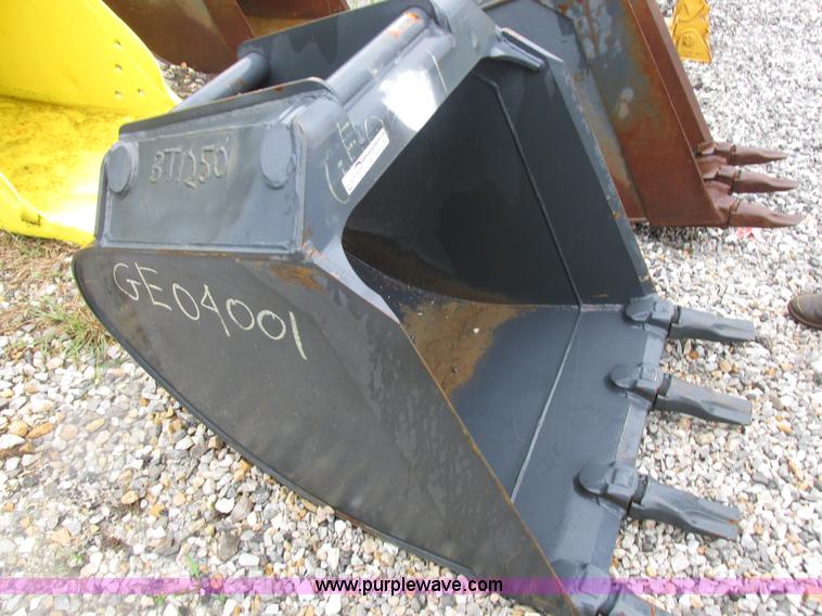 image for item Z9703 35"W x 34"H bucket