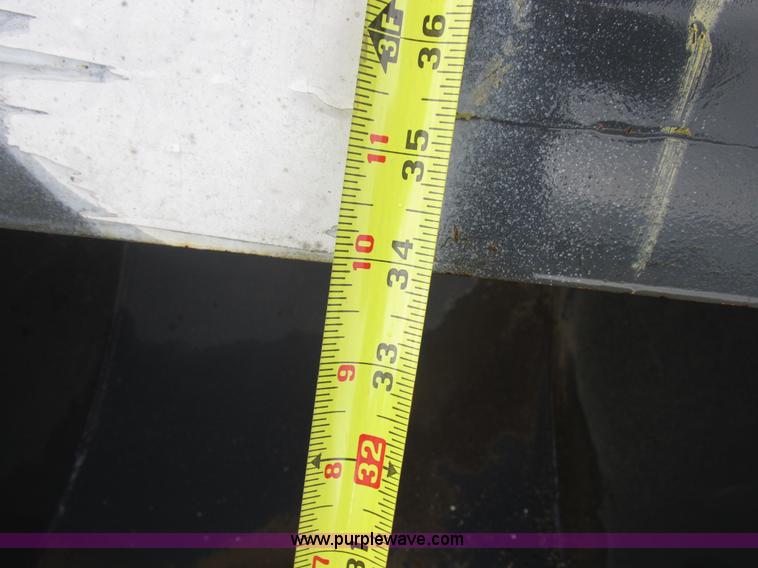 image for item Z9703 35"W x 34"H bucket