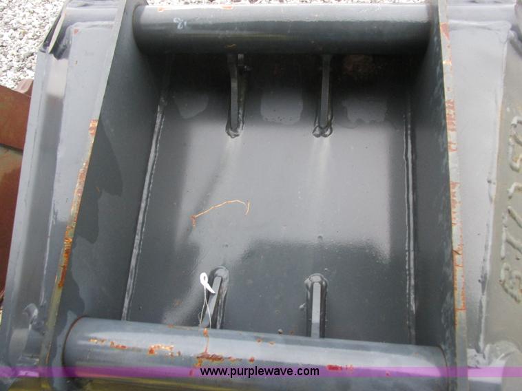 image for item Z9703 35"W x 34"H bucket