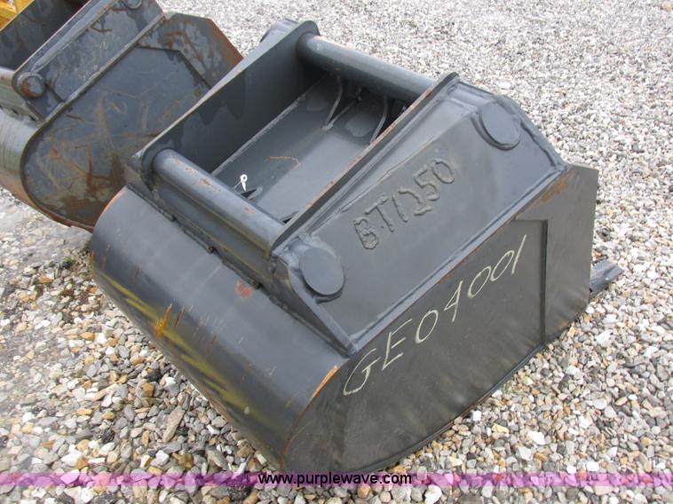 image for item Z9703 35"W x 34"H bucket