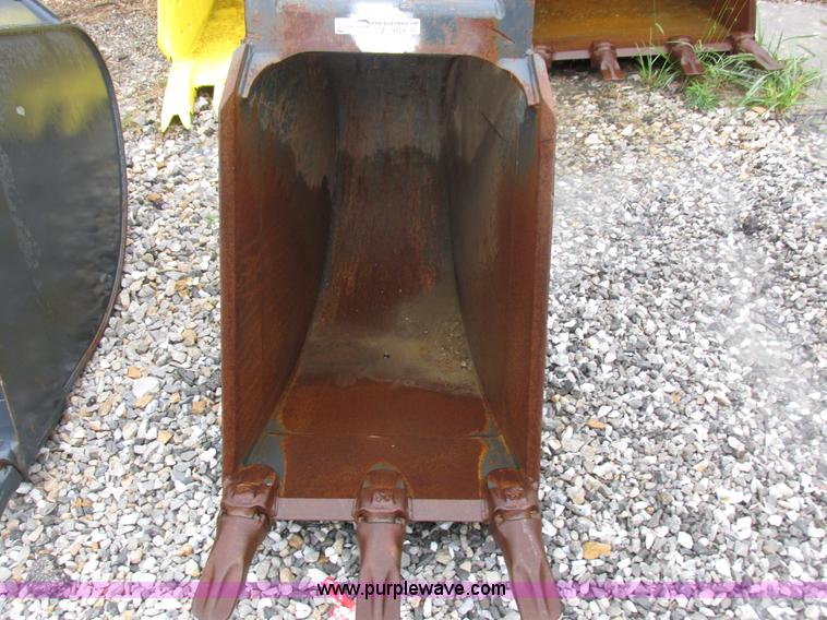 image for item Z9704 23"W x 34"H bucket