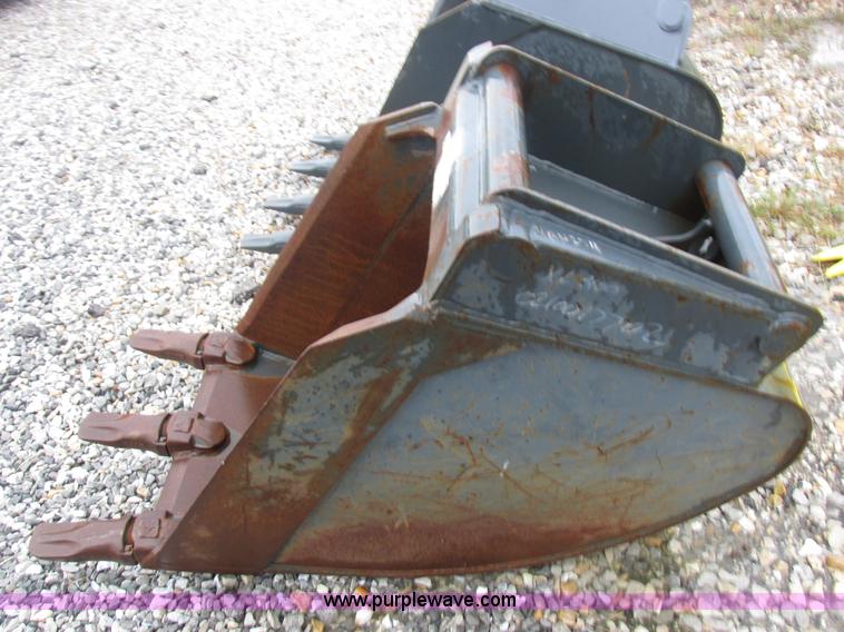 image for item Z9704 23"W x 34"H bucket