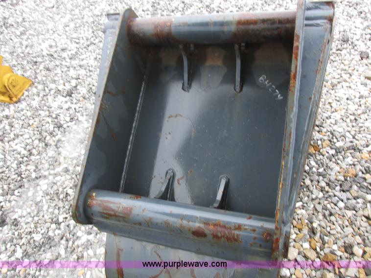 image for item Z9704 23"W x 34"H bucket