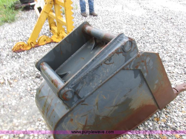 image for item Z9704 23"W x 34"H bucket