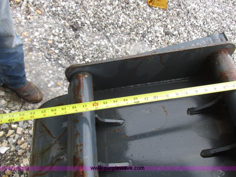 image for item Z9704 23"W x 34"H bucket