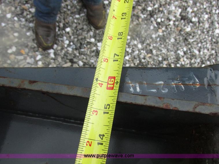 image for item Z9704 23"W x 34"H bucket