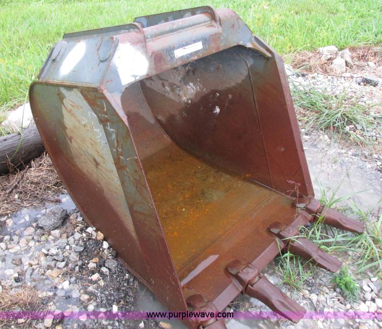 image for item Z9705 35"W x 34"H bucket