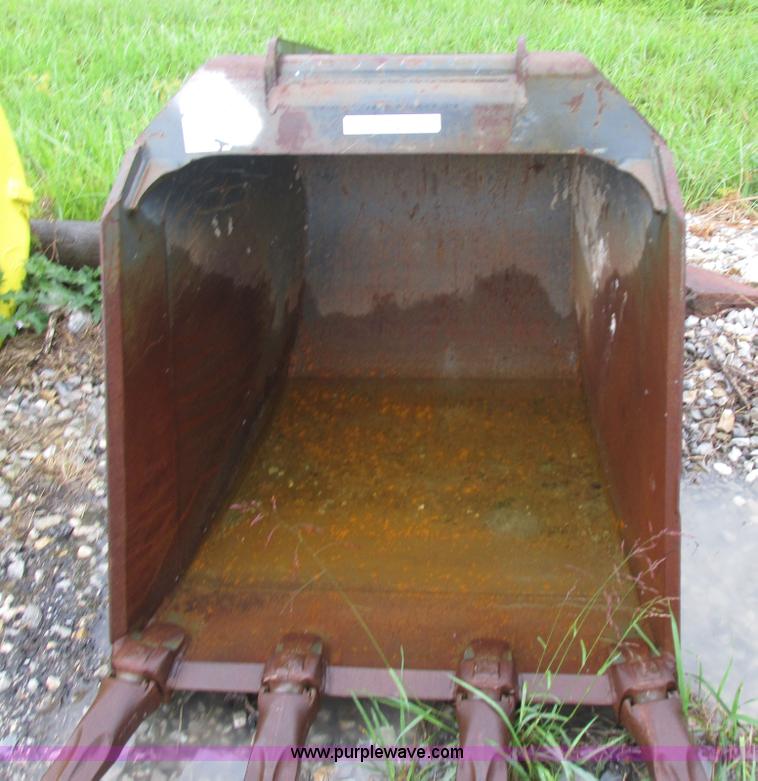 image for item Z9705 35"W x 34"H bucket