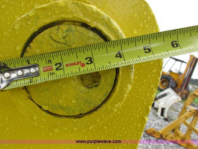 image for item Z9707 35"W x 40"H bucket