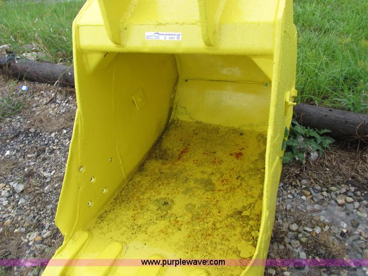 image for item Z9707 35"W x 40"H bucket